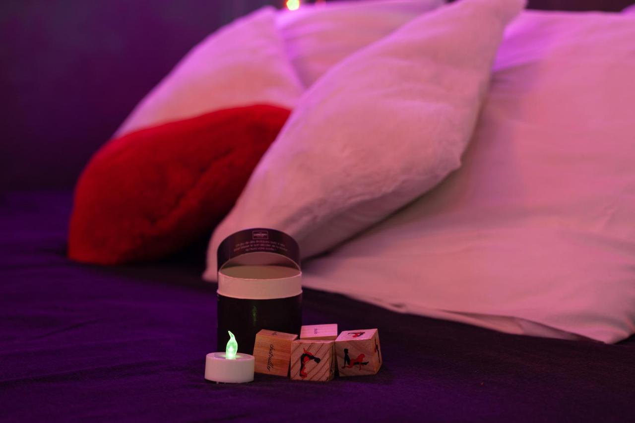 Love Room Avec Balneo Toulon Exterior photo