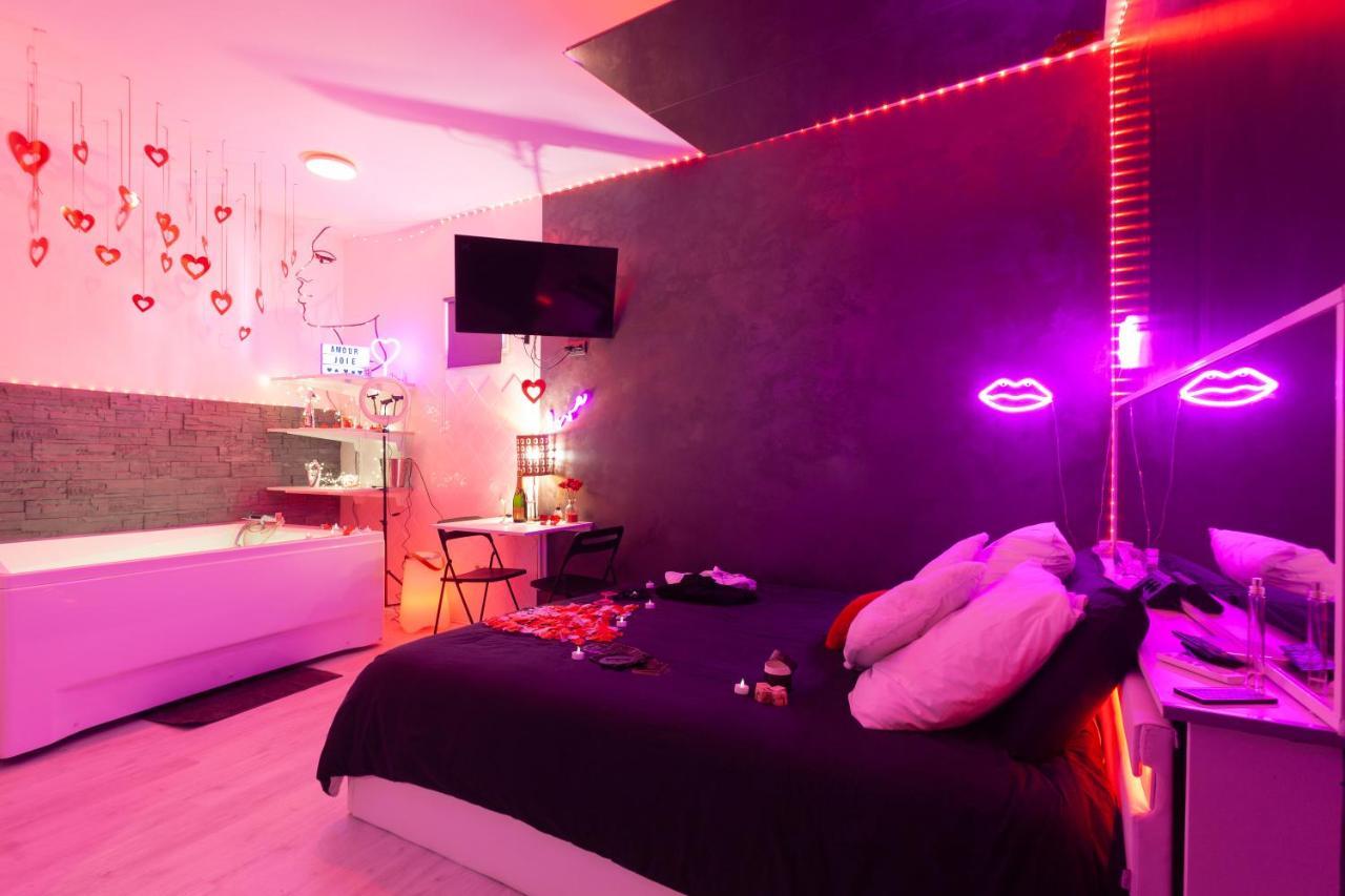 Love Room Avec Balneo Toulon Exterior photo