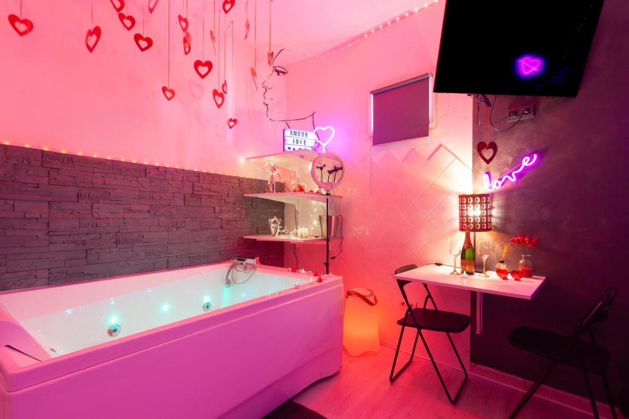 Love Room Avec Balneo Toulon Exterior photo