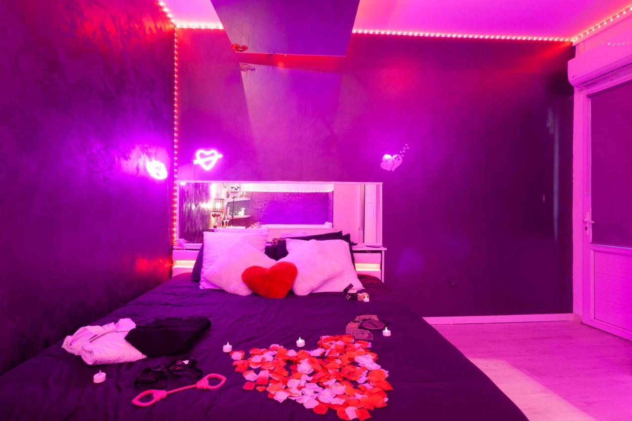 Love Room Avec Balneo Toulon Exterior photo